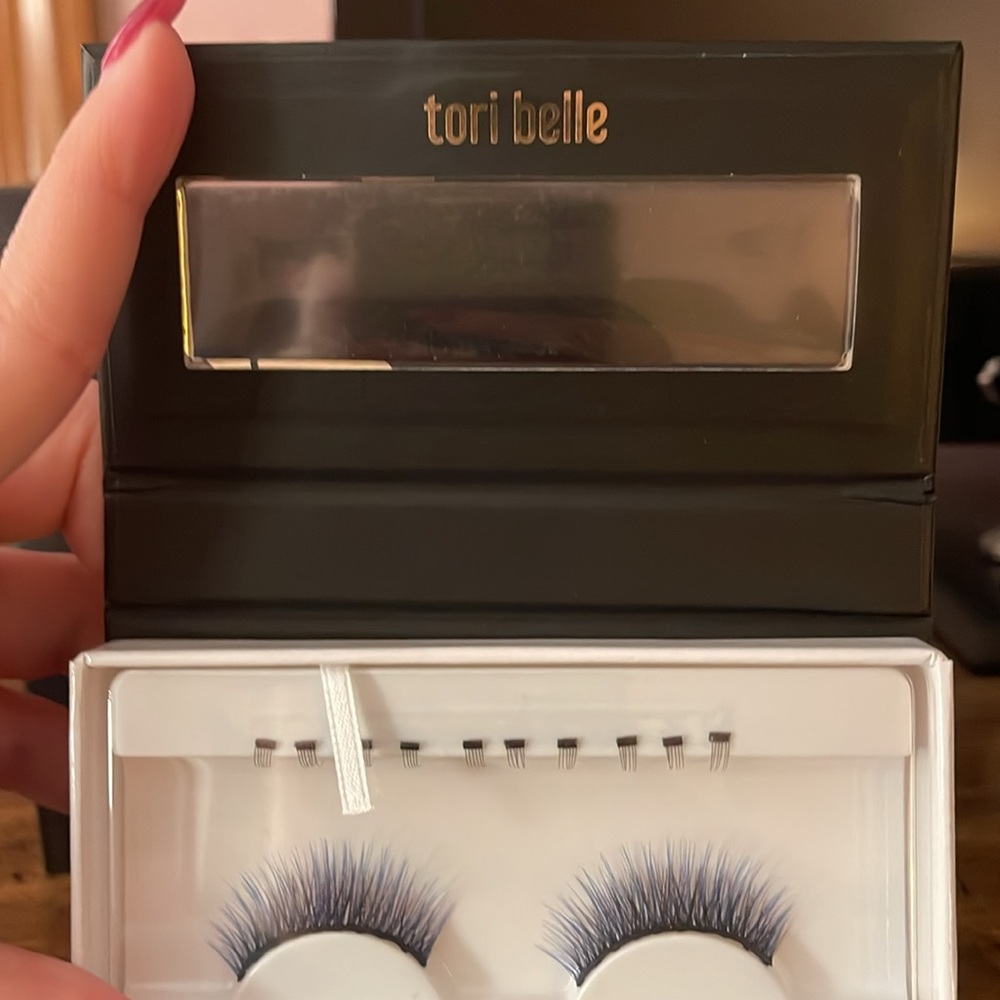 BNIB Tori Belle Cosmetics magnetic lashes in “midnight” style, blue tinted.